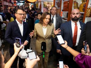 نقاط القوة والضعف لكامالا هاريس في مواجهة ترامب