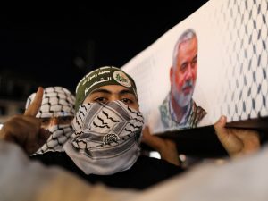 جدعون ليفي: عندما تقع الكارثة تذكروا كيف احتفلتم باغتيال هنية