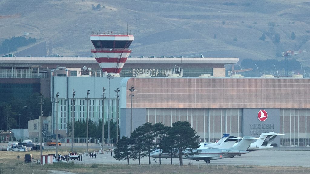 الأضخم بعد الحرب الباردة.. صفقة تبادل أسرى بين 7 دول برعاية تركية