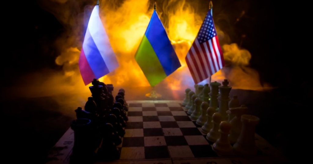 “دقيقتان وتدق ساعة يوم القيامة”.. مسؤول روسي يصرح ومغردون يعلقون