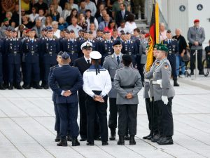 التجنيد الإلزامي بألمانيا بين مزايا التجنيس ومخاوف اللاجئين