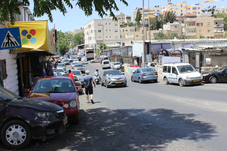 3-أسيل جندي، وادي الجوز، القدس، صورة عامة من حي وادي الجوز تظهر بها بعض المباني السكنية والمنطقة الصناعية(الجزيرة نت)