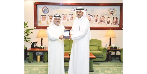 محافظ الأحمدي بحث مع سفير البحرين تعزيز التعاون في مختلف المجالات