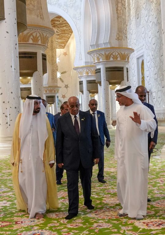 رئيس مجلس النواب في جيبوتي يزور جامع الشيخ زايد الكبير