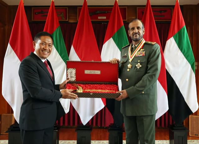 إندونيسيا تمنح قائد العمليات المشتركة وسام”دارما يودها للدفاع”