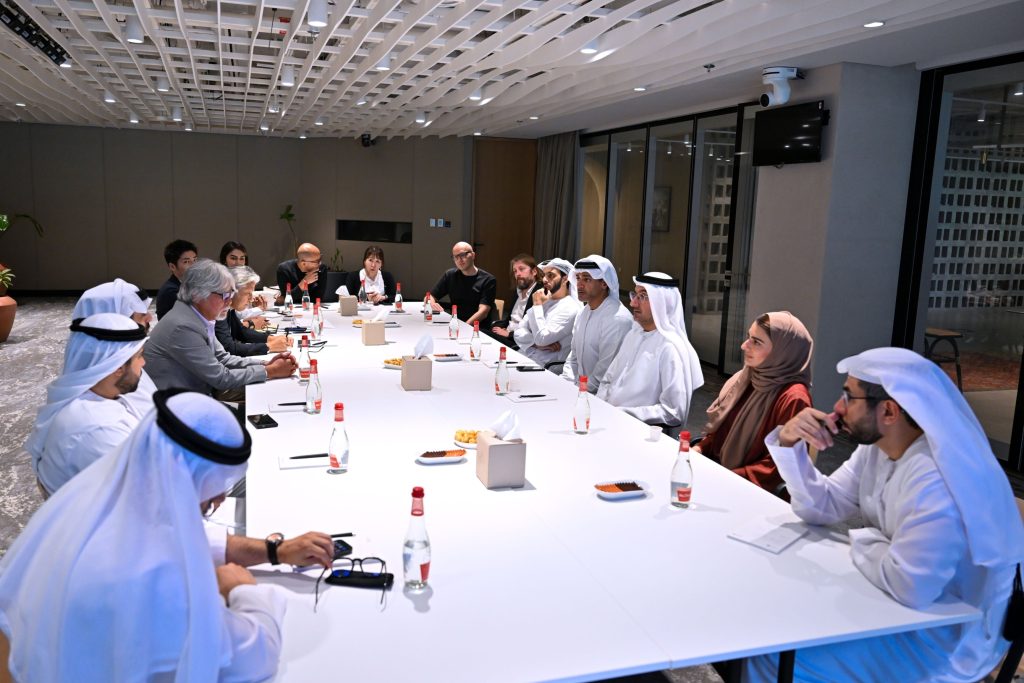 مجلس دبي للإعلام يبحث سبل تعزيز التعاون مع “سوني” العالمية مع التركيز على تنمية المواهب الإعلامية
