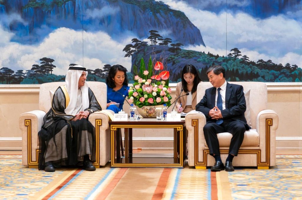 سعود بن صقر يبحث وتشو زويي علاقات الإمارات والصين