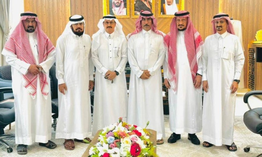 أعضاء «محلي» الطوال يناقشون مع المحافظ تداعيات الحالة المطرية