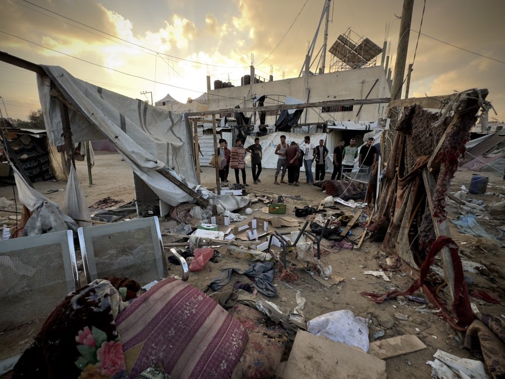 شهداء بقصف على خيام نازحين وسط وجنوبي قطاع غزة