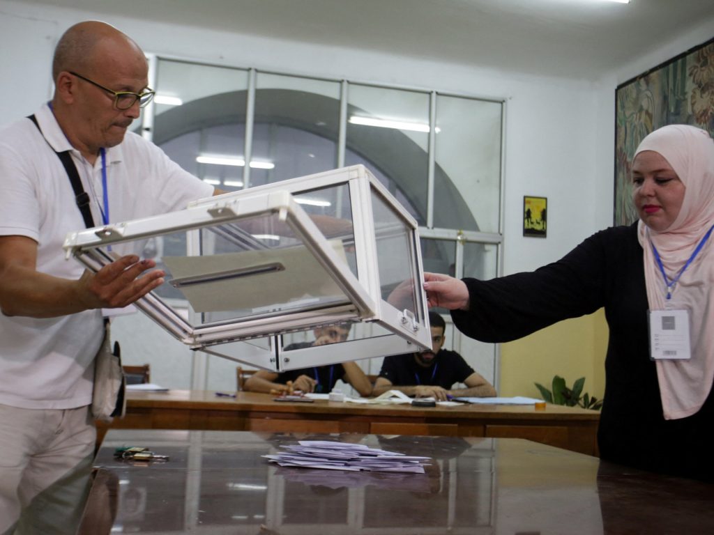 مرشحو الرئاسيات الجزائرية بمن فيهم تبون ينتقدون أرقام لجنة الانتخابات