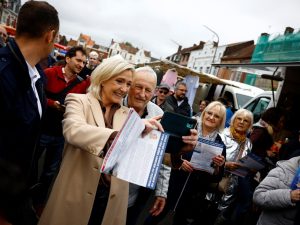 لوبان تقترح على ماكرون حلا لتجاوز الأزمة السياسية في فرنسا