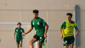 أخضر 21 عامًا يقيم معسكرًا إعداديًا في أبها