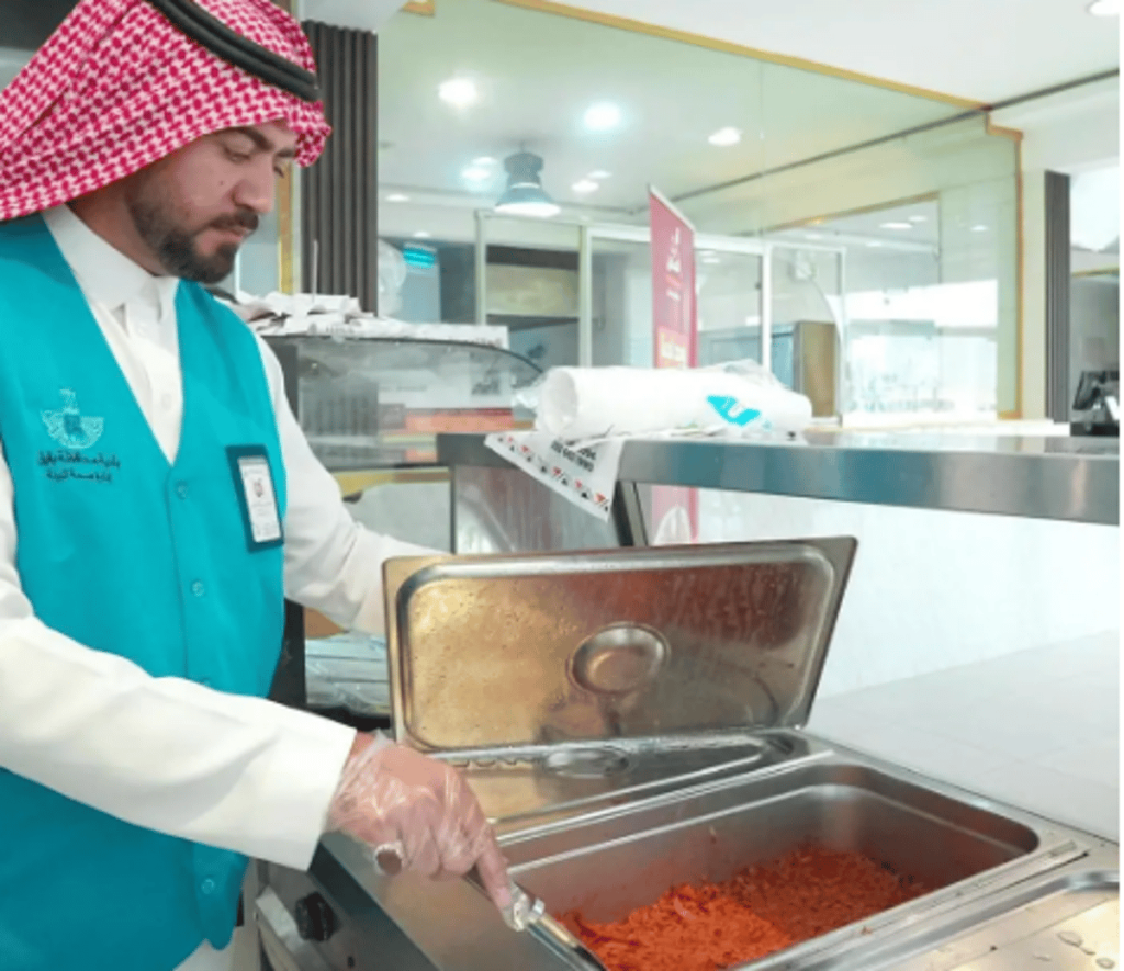 أمانة الشرقية تنفذ 1301 جولة رقابية على المنشآت الغذائية والتجارية في بقيق خلال شهرين