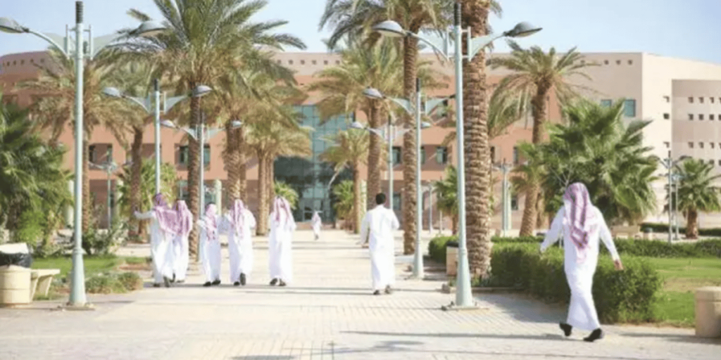 أكاديمية: الجامعات السعودية لديها قاعدة بيانات تحاول ربط الخريجين بسوق العمل