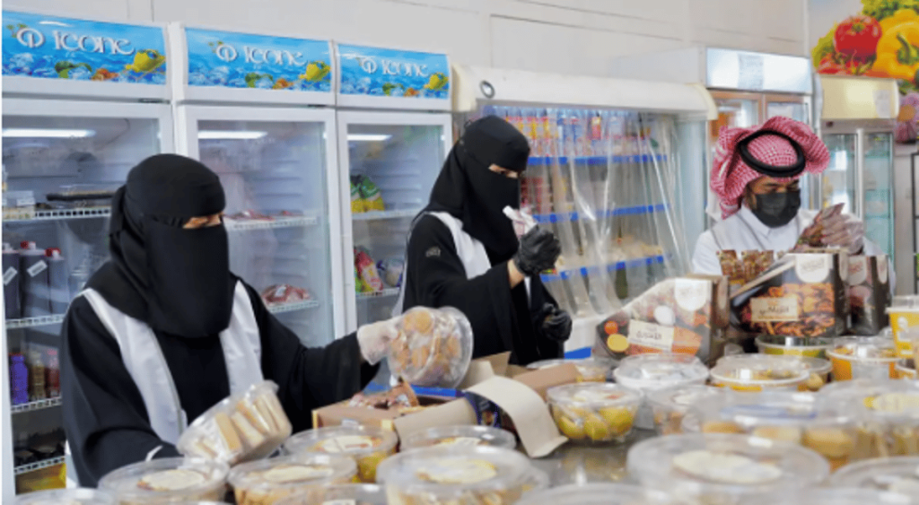 أمانة الحدود الشمالية تنفذ جولات رقابية وترصد مخالفات برفحاء وطريف الشهر الماضي