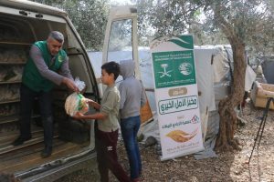 «إغاثي الملك سلمان» يوزع 150 ألف ربطة خبز للاجئين شمال لبنان