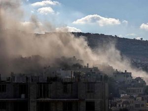 فلسطينيو الضفة يعيشون ظروفا “أشبه بالسجن”