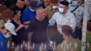 “أنا عائد إلى البيت”.. فيديو مؤثر من القسام لذوي الأسرى الإسرائيليين