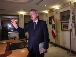 توقيف حاكم مصرف لبنان السابق مفاجأة وتساؤلات عن التوقيت