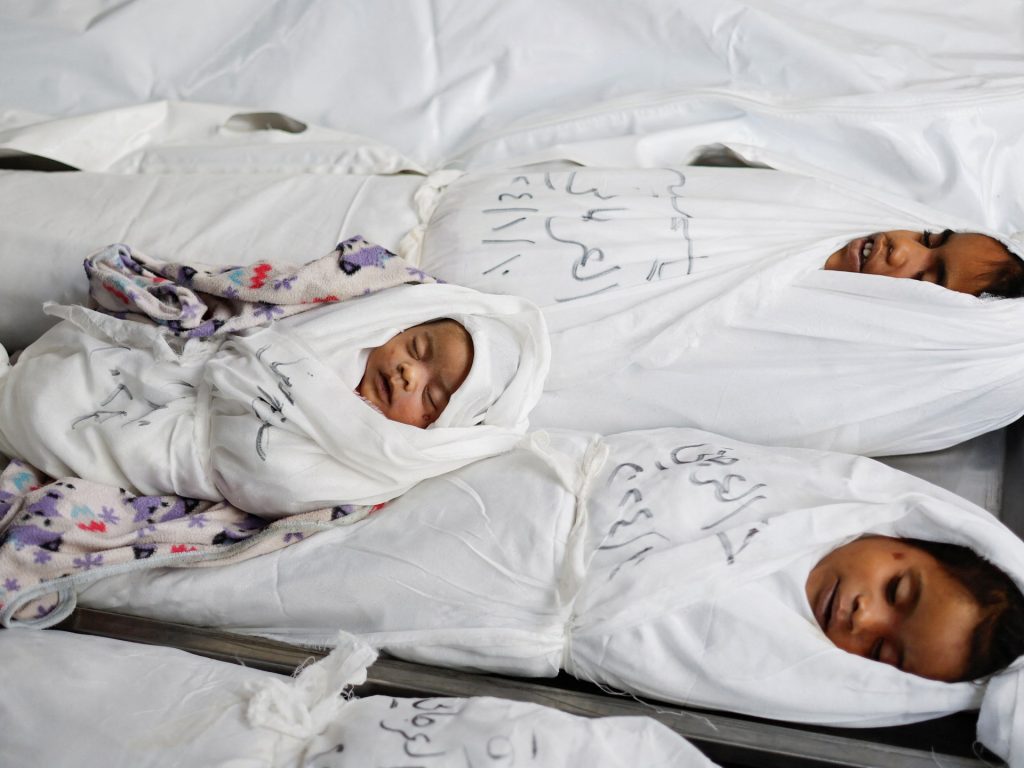 جدعون ليفي: العالم يبكي 6 قتلى ويتجاهل 40 ألف قتيل