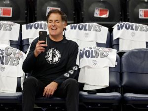 ملياردير يهودي يصرّ على هزيمة ترامب