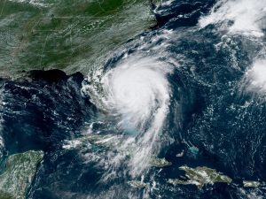 إعصار ميلتون يهدد مناطق فلوريدا الساحلية وسط تحذيرات من دمار كارثي