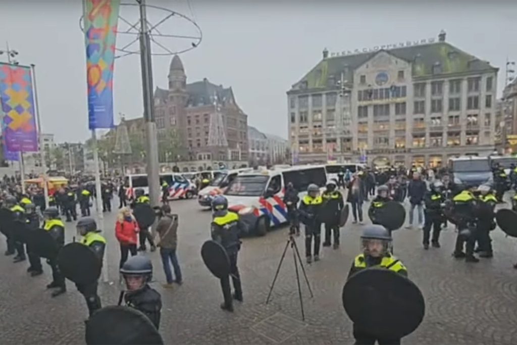 صحافة عالمية: الإسرائيليون في أمستردام استفزوا العرب وشمتوا أطفال غزة