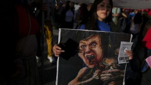 فيديو. طلاب الأرجنتين يحتجون في بوينس آيرس ضد فيتو الرئيس ميلي على تمويل الجامعات العامة