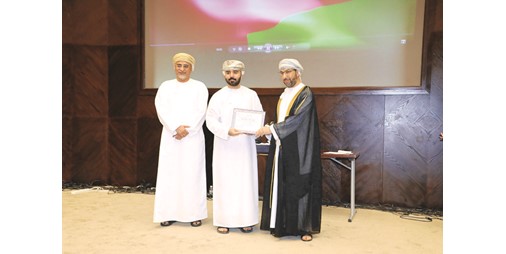 بالفيديو.. السفير العماني: الخريجون والطلبة المتفوقون حققوا إنجازاً يعدّ تتويجاً لسنوات من الجهد والمثابرة والتفاني