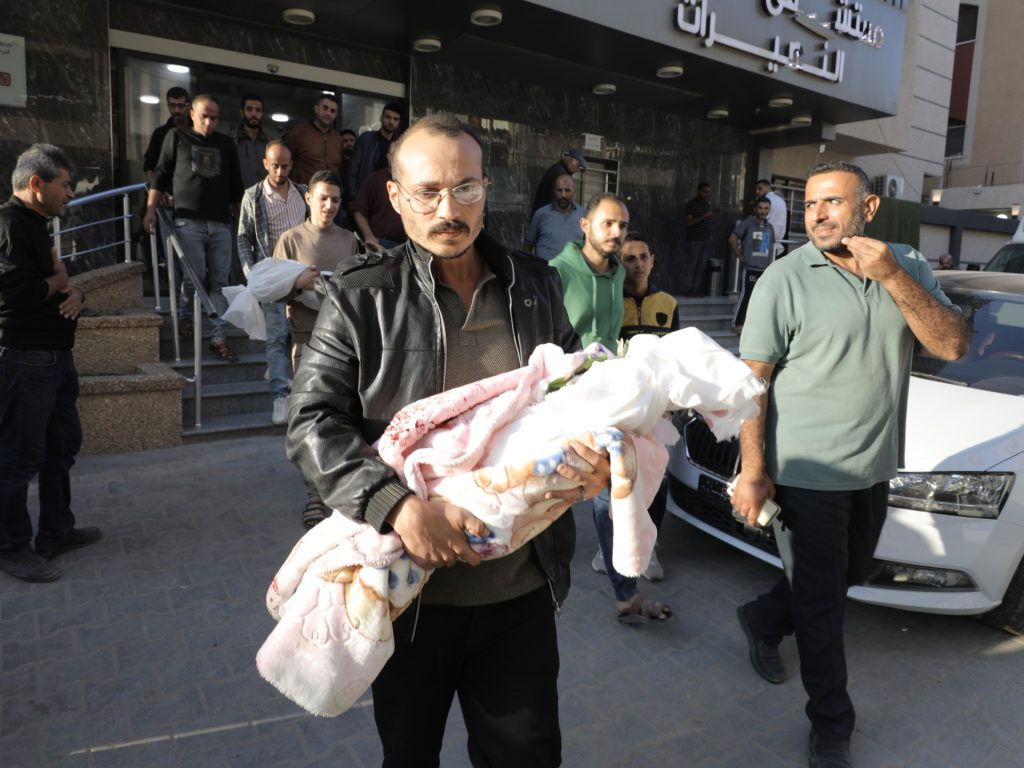 مدير مستشفى شمال غزة: عاجزون عن إنقاذ الجرحى بفعل الحصار