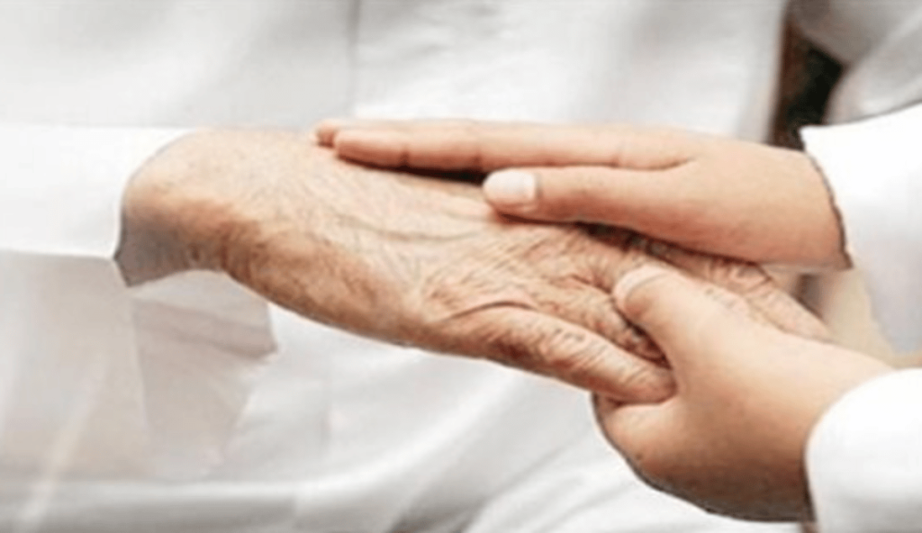 مستشار أسري: اصطحاب وتعويد الأبناء صلة الأرحام يقي المراهقين العزلة