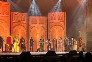 مسرحية “الفيل يا ملك الزمان”.. إسقاطات رمزية على مأساة غزة