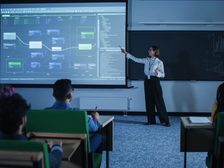 دور الذكاء الاصطناعي في الكتابة الأكاديمية.. التحديات والفرص