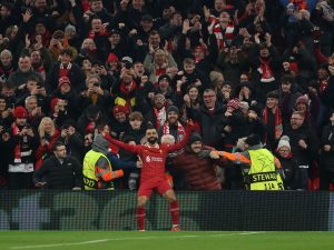 صلاح يكسر رقم هنري في البريميرليغ