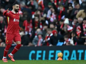 ليفربول يعزز صدارته للبريميرليغ وأرسنال يطارده