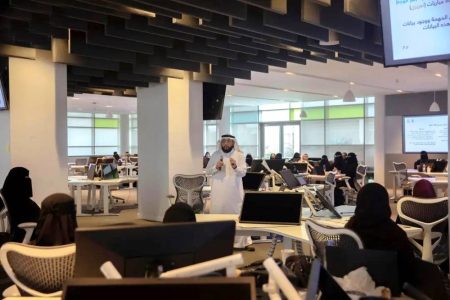 لقاءان لـ «سدايا» في «أكاديمية أبل» حول هندسة الأوامر والذكاء الاصطناعي