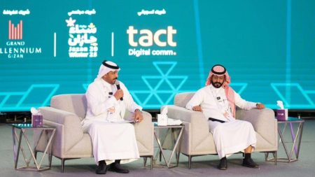 في جلسة حوارية.. معرض الكتاب يعزز زراعة البن في جازان