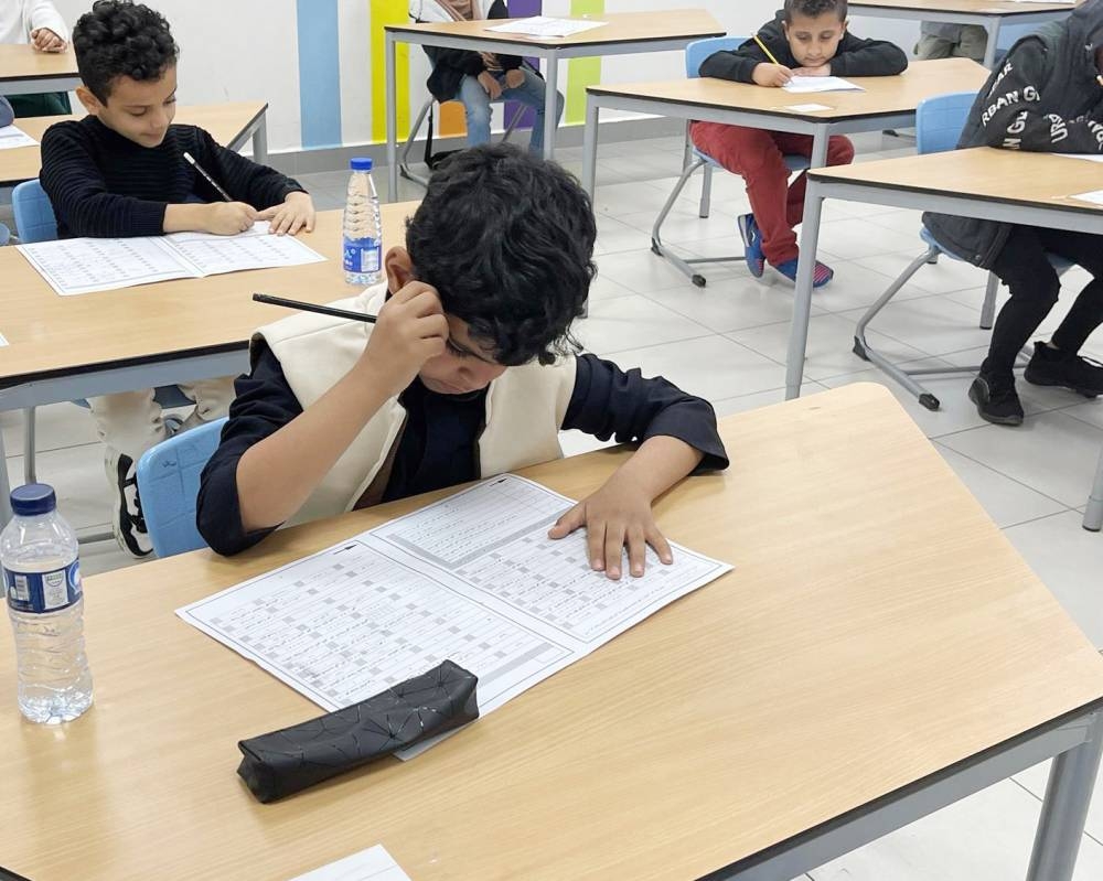 آباء يتساءلون عبر «عكاظ»: لماذا غاب التدرّج في الاختبارات المركزية؟