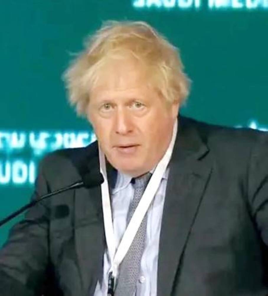 «بوريس جونسون»: محمد بن سلمان قائد شجاع