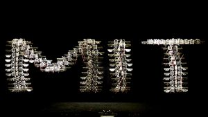 ابتكار مسيرات “بحجم الحشرة” يمكنها الطيران في أسراب