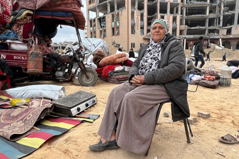 نبيلة الزعانين مسنة فلسطينية نزحت برفقة أسرتها إلى غرب مدينة غزة