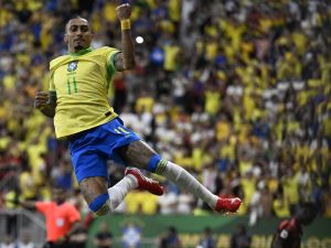 رافينيا يشعل الإثارة قبل مواجهة الأرجنتين والبرازيل بتصفيات مونديال 2026