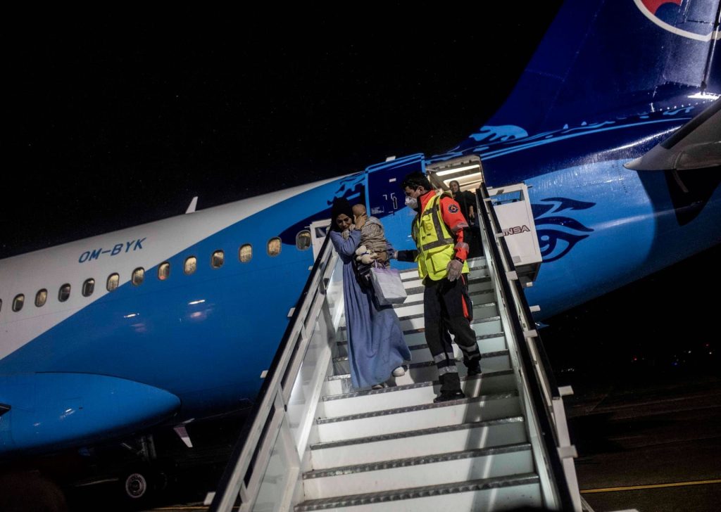 إسبانيا تستقبل 13 طفلا غزيا مصابا بالسرطان