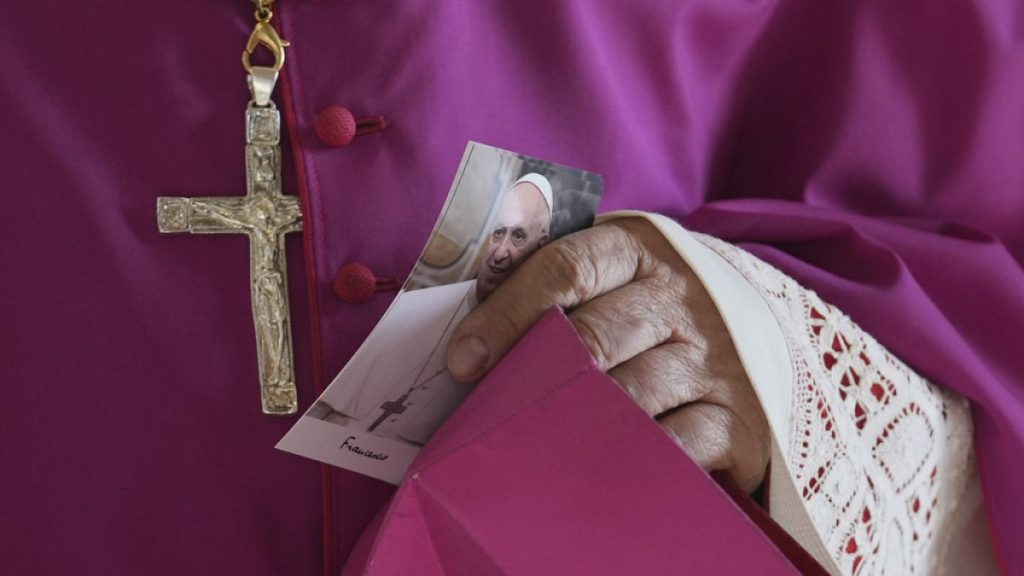 نقل نعش البابا فرانسيس من سانتا مارتا إلى كاتدرائية القديس بطرس