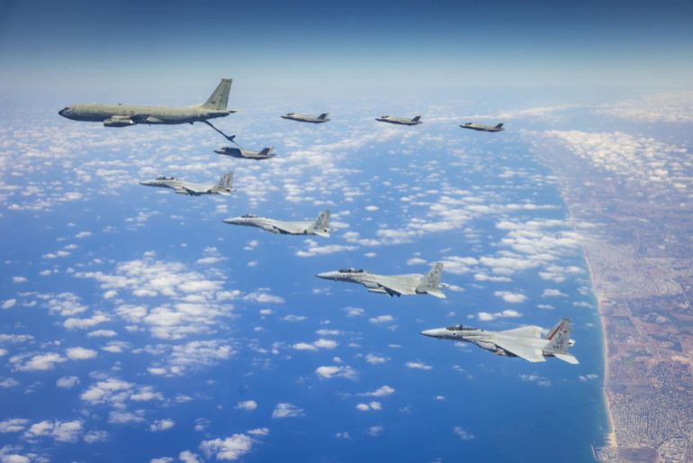 طائرات حربية إسرائيلية ترافق قاذفة أميركية إلى البحر الأحمر والخليج العربي تصوير المتحدث باسم الجيش الإسرائيلي