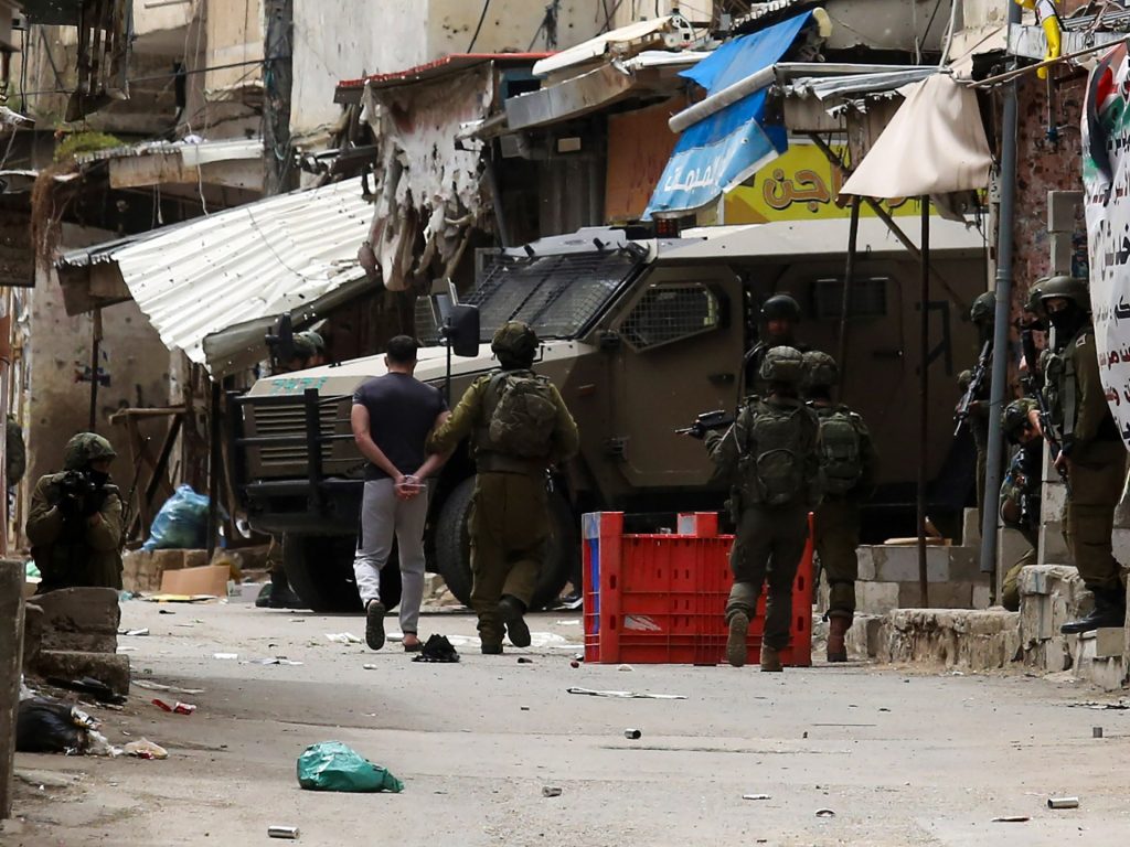 حملات اعتقالات وهدم بالضفة والاحتلال ينسحب من مخيم بلاطة