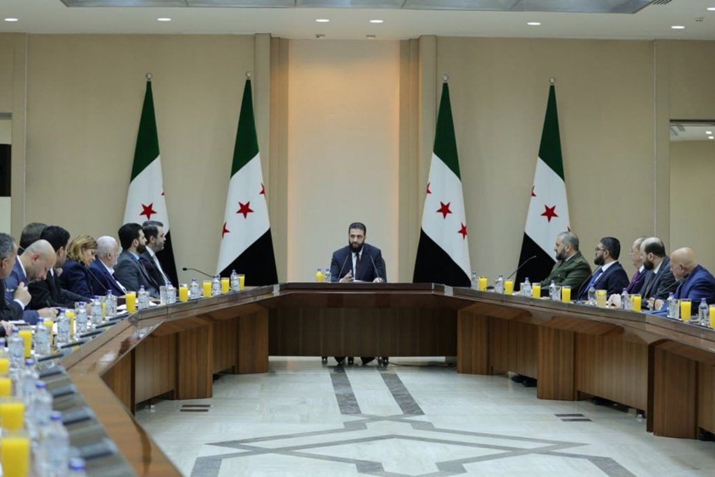 الشرع يحدد أولويات المرحلة في أول اجتماع لحكومته