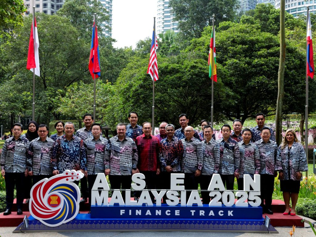 الصين وآسيان.. شراكة متنامية على صفيح ساخن