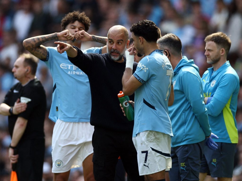 غوارديولا مدرب مانشستر سيتي يتغنى بالمتألق مرموش