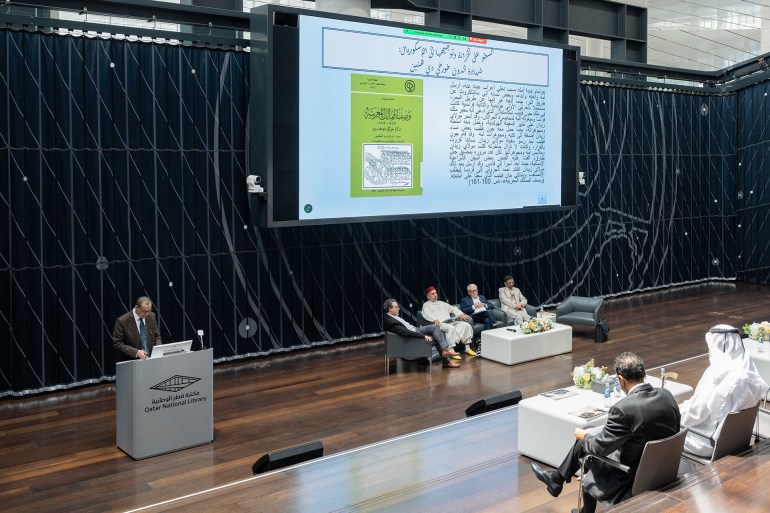 نظّمت مكتبة قطر الوطنية ندوة خبراء تحت عنوان "الوِراقة المغربية وصناعة المخطوط: مقاربات في المواد والتقاليد والوظائف"، جمعت نخبة من الباحثين والخبراء في مجال المخطوطات العربية، وذلك ضمن فعاليات العام الثقافي قطر المغرب وبالتزامن مع يوم المخطوط العربي 2025